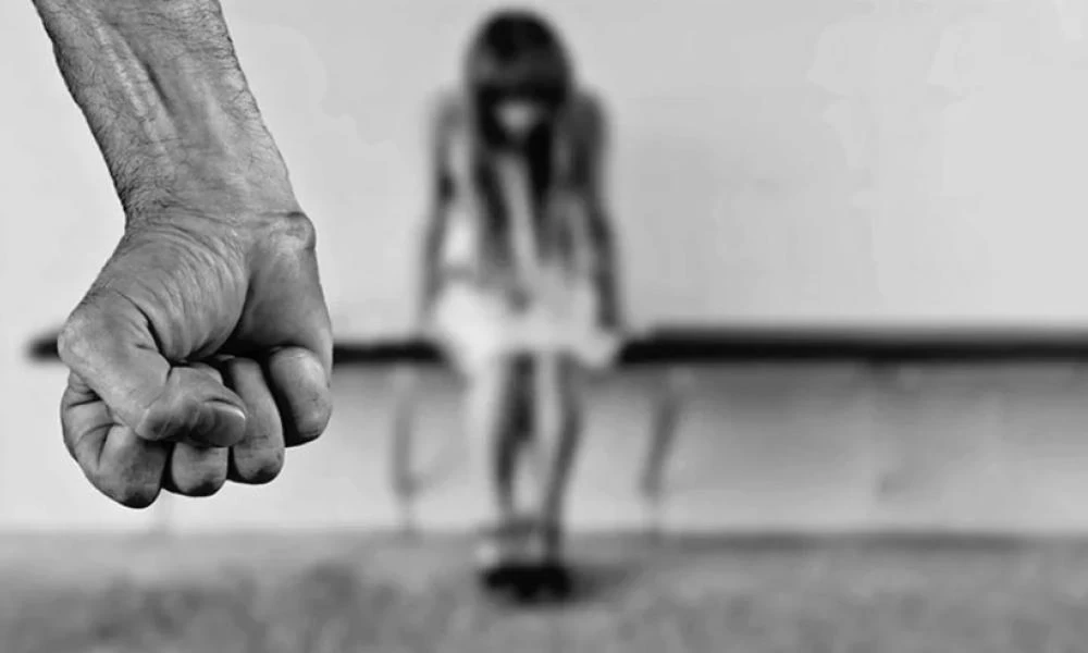 Σοκαριστική υπόθεση στα Δωδεκάνησα: Κακοποιούσε άγρια τη σύζυγό του και απειλούσε ότι θα την σκοτώσει